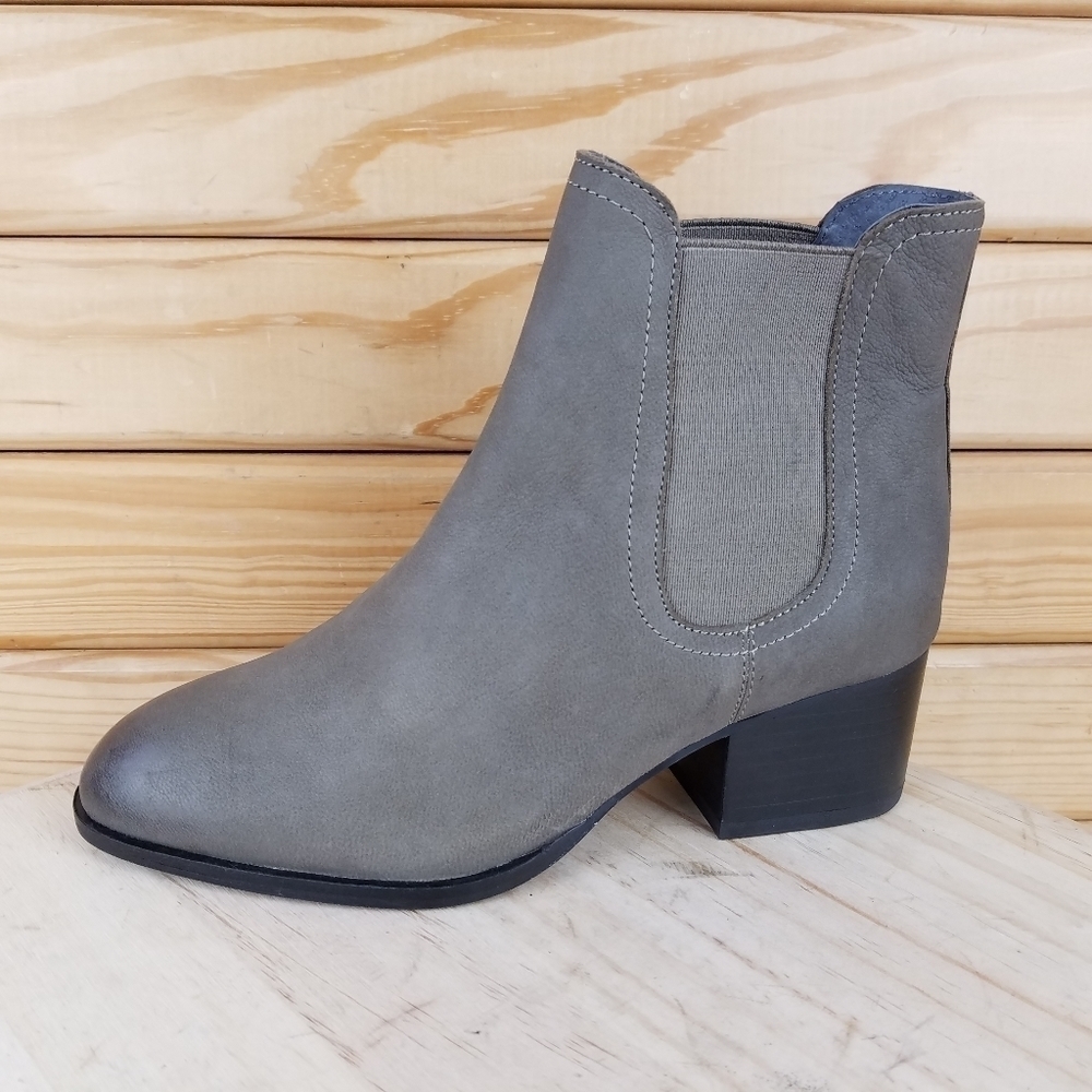 NEW Seychelles Leather Booties Boots Gray Pull-on Casual Minimalist Biker 6 M